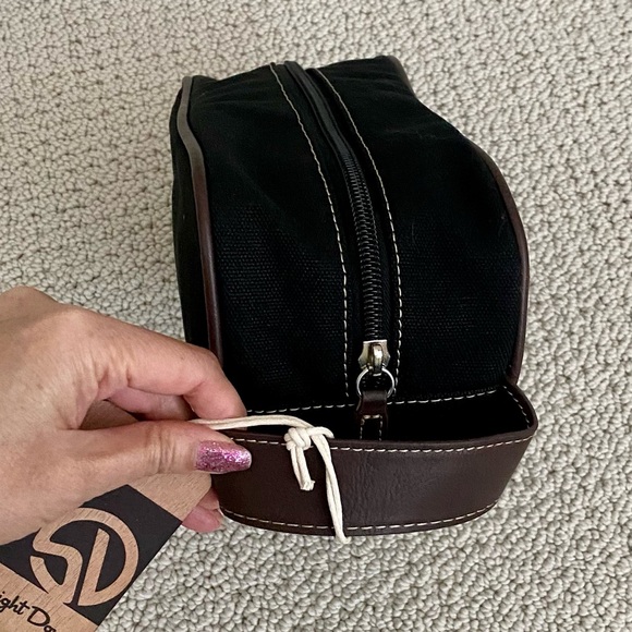 Straight Down Travel/Toiletry Bag - Picture 4 of 12